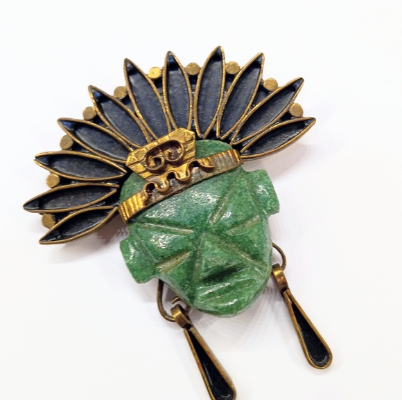 Vintage Mexican Brass Carved Green Stone Figural Mayan Face Brooch Pendant - Picture 4 of 4